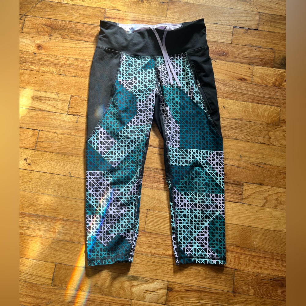 Champion Women’s Crop Geometric Athletic Leggings, size: S